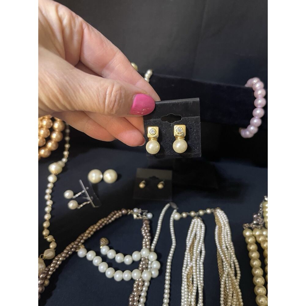 Vintage To Now Pearl Jewelry Lot Necklaces Earrings Bracelets 24 Items - Picture 10 of 11